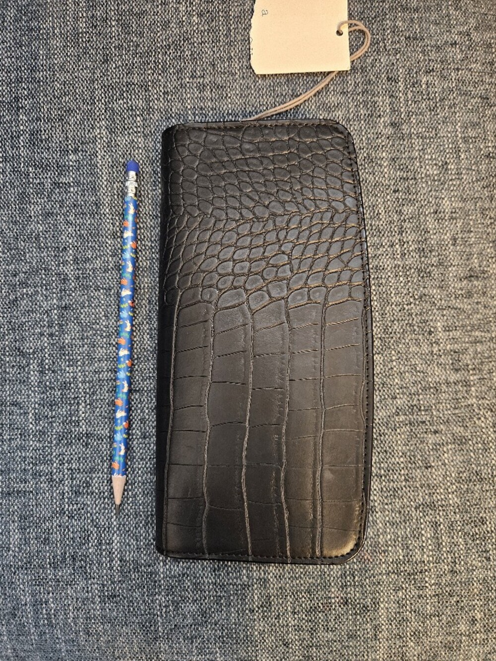 Black Clutch, Crocodile-Skin Texture - Picture 3 of 7